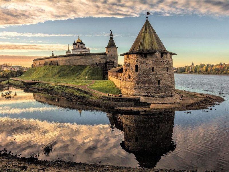 ПСКОВ — ПУШКИНСКИЕ ГОРЫ — В. НОВГОРОД